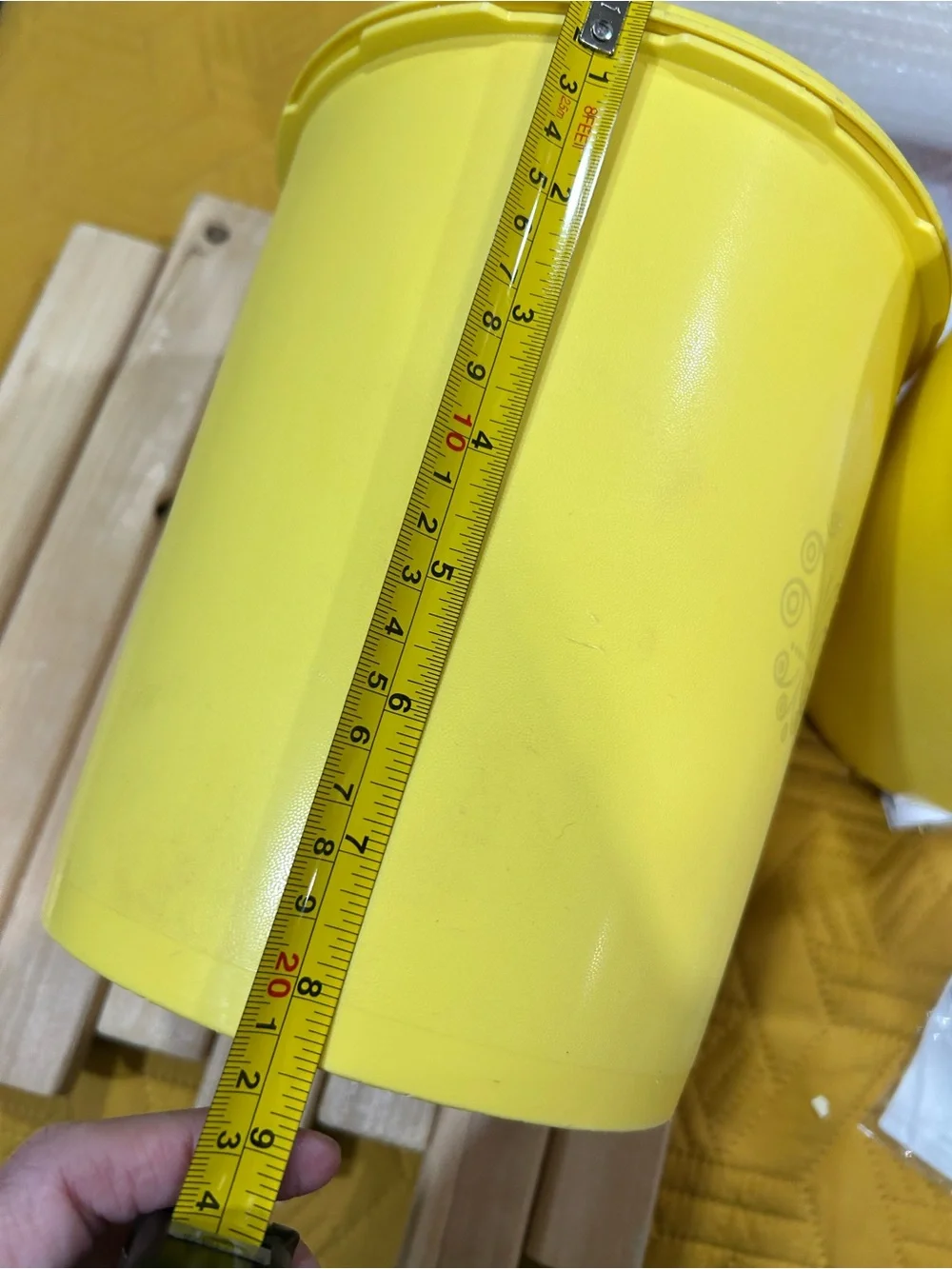 Tupperware vintage yellow